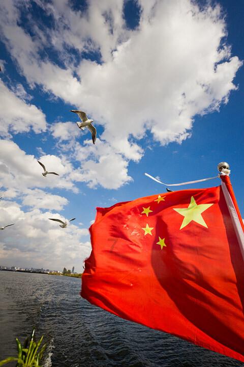 东鹏饮料2023年业绩惊艳:创新驱动营收破百亿,产品多元化助力净利润飙升!